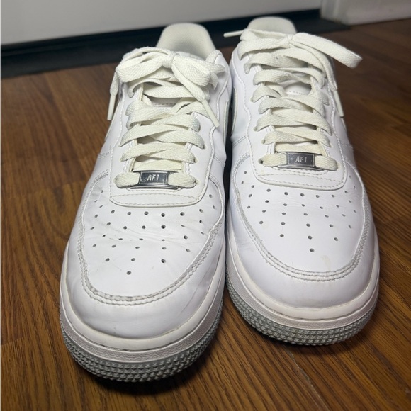 Nike Air Force 1 low-top sneakers in white with a grey swoosh size 8.5 main image 4